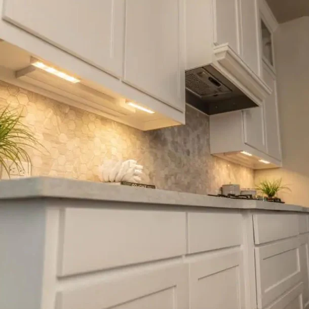 Brilliant Evolution LED White Wireless Under Cabinet Light with Remote Damaged Box - Image 2