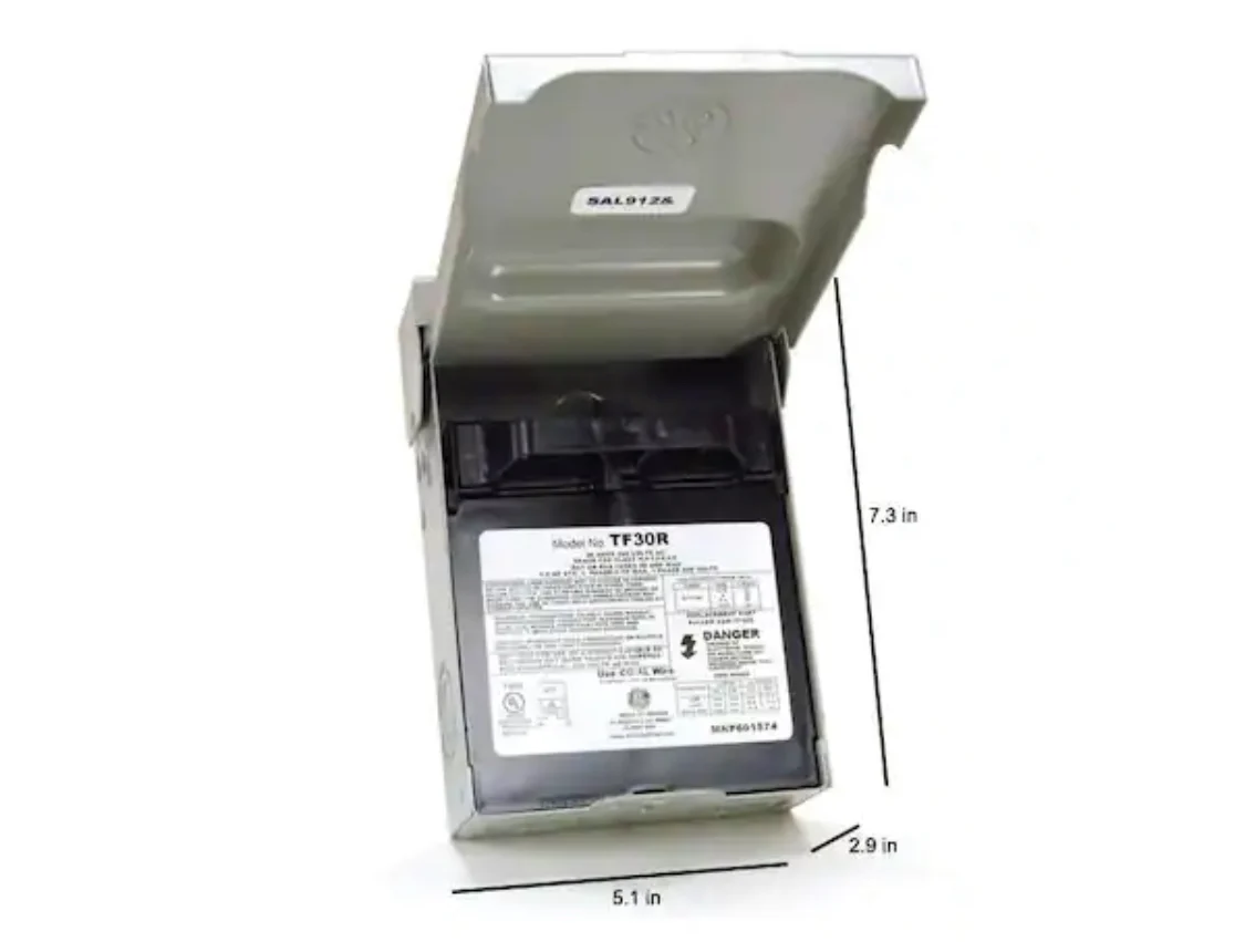 GE 30-Amp 120/240-Volt Fused AC Disconnect - Damaged Box - Image 5