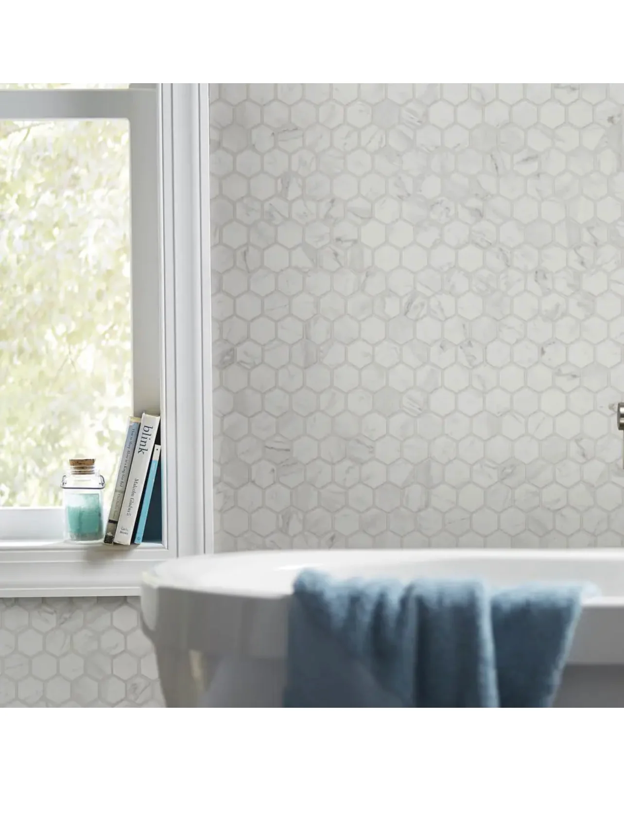 Lifeproof Carrara 10 in. x 12 in. x 6.35mm Ceramic Hexagon Mosaic Floor and Wall Tile (9.72 sq. ft./Case) - Image 3