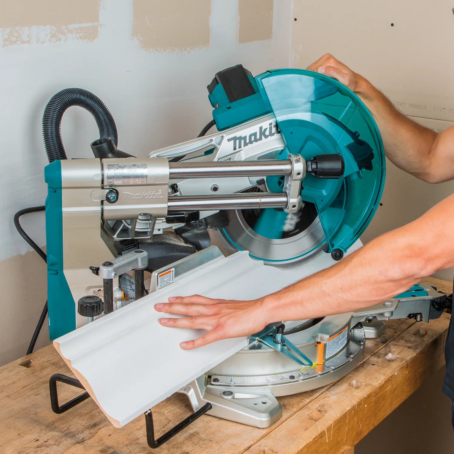Makita 12 Inch Dual-Bevel Sliding Compound Miter Saw with Laser Factory Serviced - Image 11