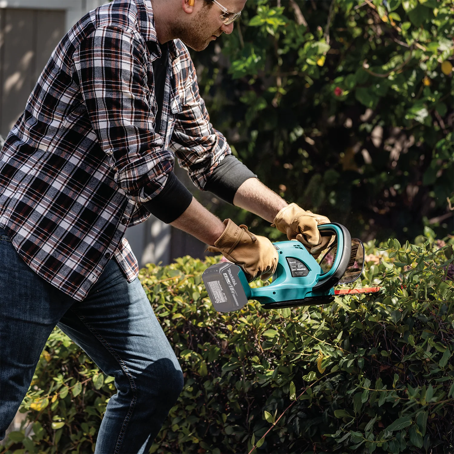 Makita 18 Volt LXT Lithium Ion Cordless 22 Inch Hedge Trimmer Factory Serviced  Tool Only - Image 6