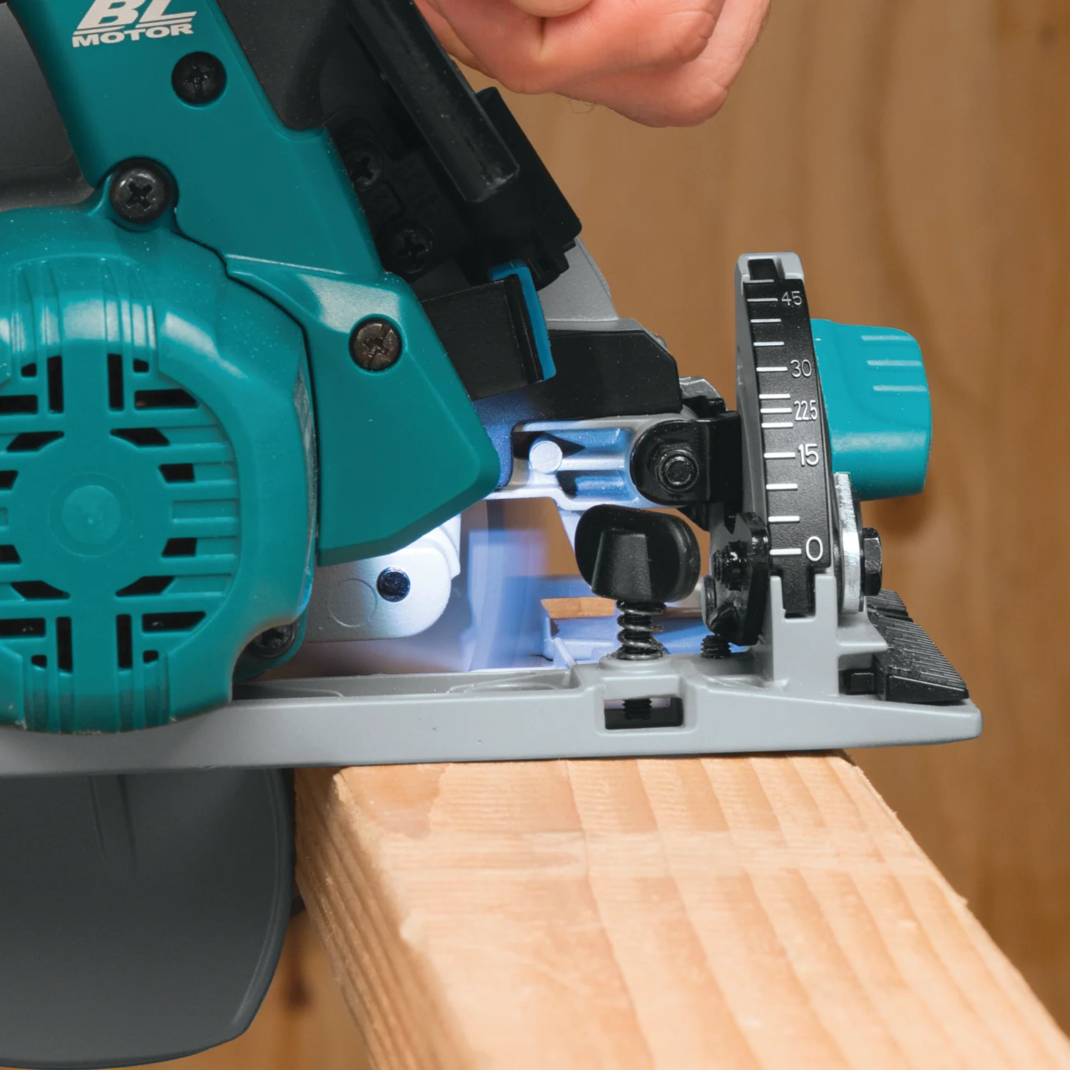 Makita 18 Volt  6.5 Inch Brushless Cordless Circular Saw Factory Serviced Tool Only - Image 5