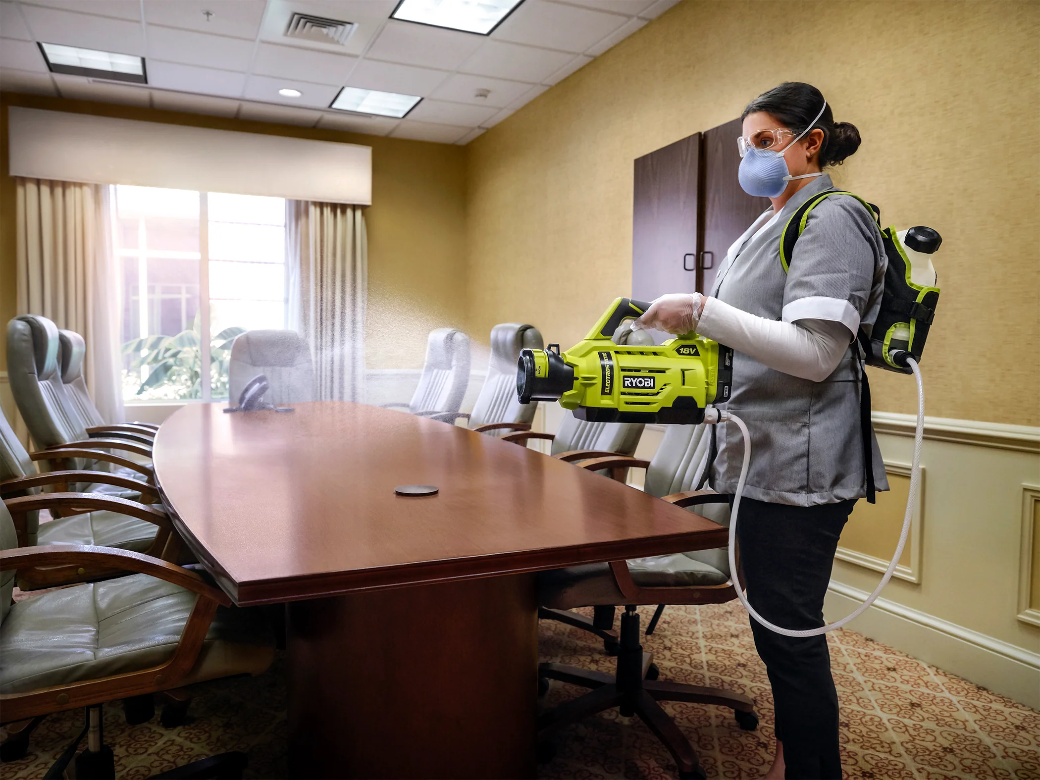 Ryobi One Plus 18V Cordless Electrostatic 1 Gal. Sprayer Kit with (2) 2.0 Ah Batteries and (1) Charger Damaged Box - Image 9