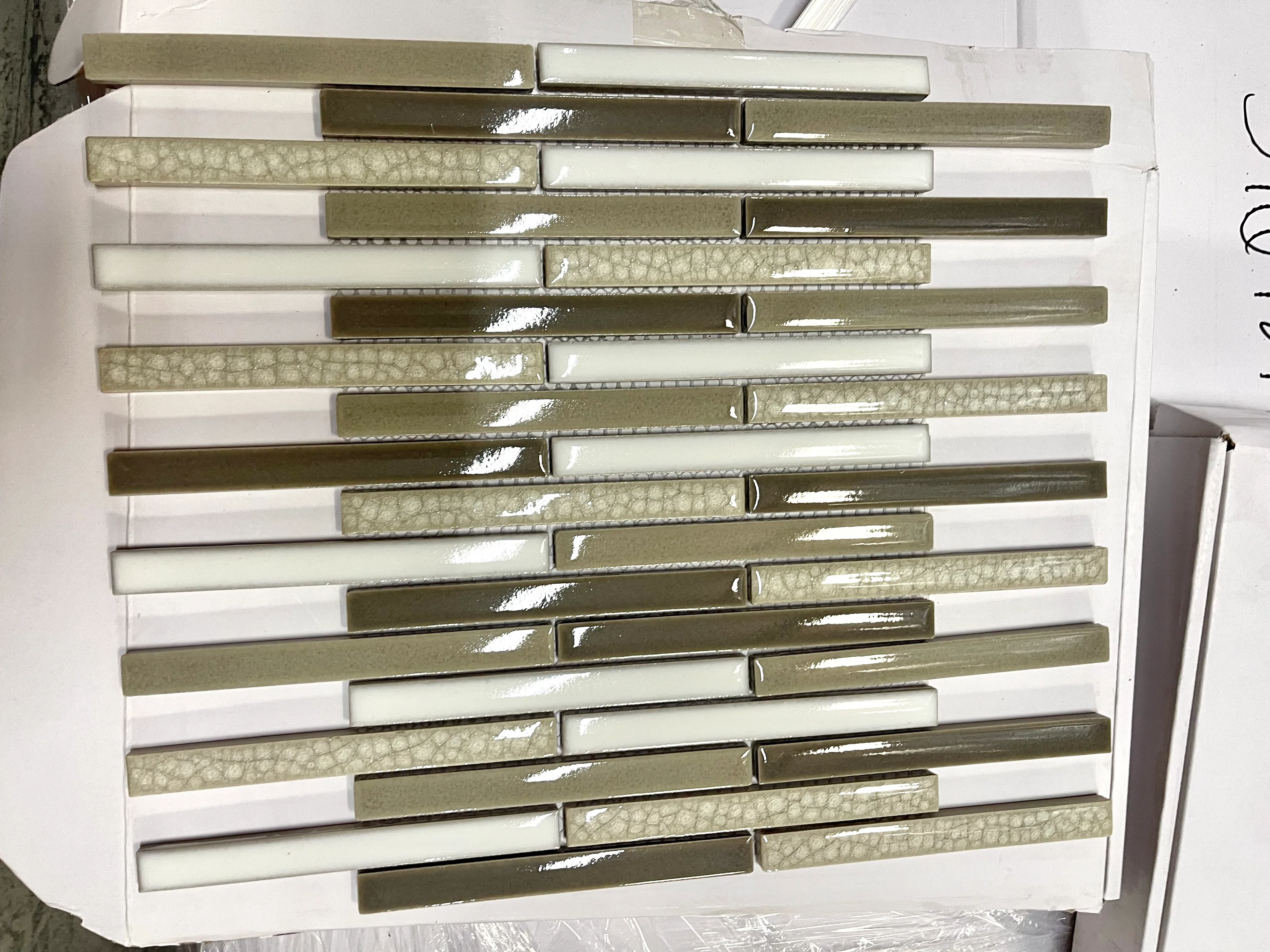 Soci Raffia Blend Staggered Bar Interlocking Tile (Sold By The Box)