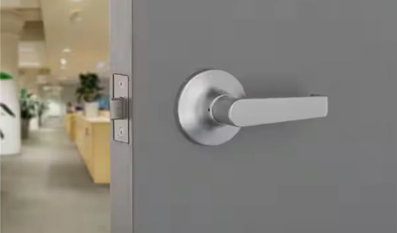 Universal Hardware Light Duty Commercial Passage (hall/closet) Lever ADA UL 3-Hr Fire ANSI Grade 2, Satin Chrome Finish Damaged Box - Image 2